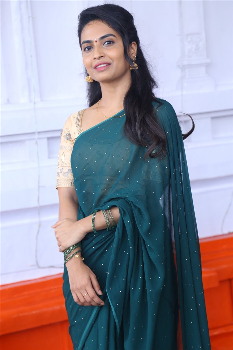 ACTRESS ALEKHYA HARIKA IN GREEN SAREE AT TELUGU MOVIE LAUNCH 7